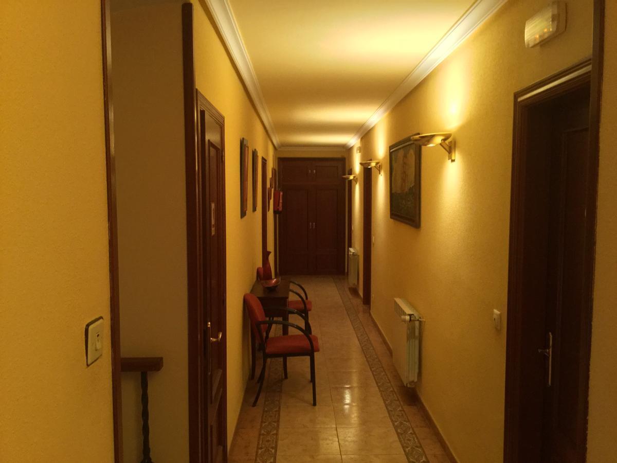 Hostal Carazo Torquemada Exterior photo